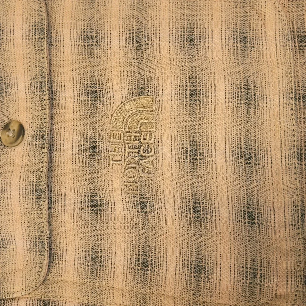 North Face Hiking‎ Shirt Men L Button Up Plaid Nylon Blend Pleated Dual Pocket
